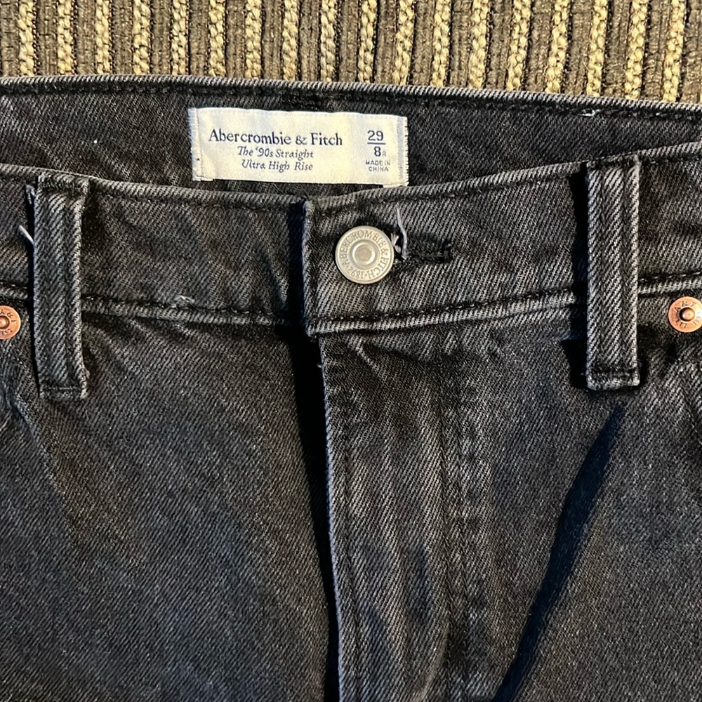 Abercrombie 90’s Straight Ultra High Rise